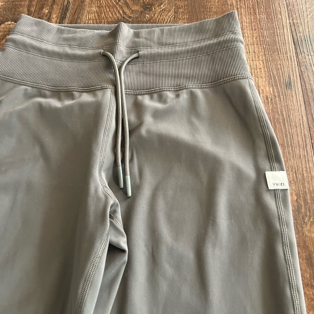 Vuori Daily Leggings (Forest Green)